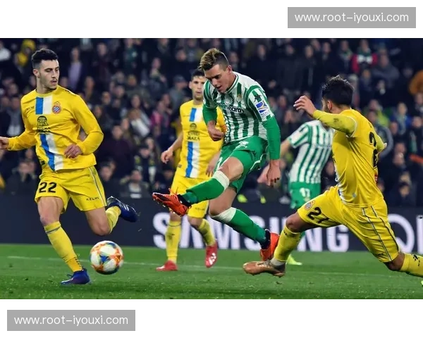 菲达尔戈轻松推射扩大优势,贝蒂斯前锋跑位嗅觉敏锐但防守懈怠 菲达尔戈轻松推射扩大优势,贝蒂斯前锋跑位嗅觉敏锐但防守懈怠